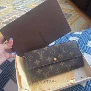 Authentic Louis Vuitton Monogram Sarah Wallet